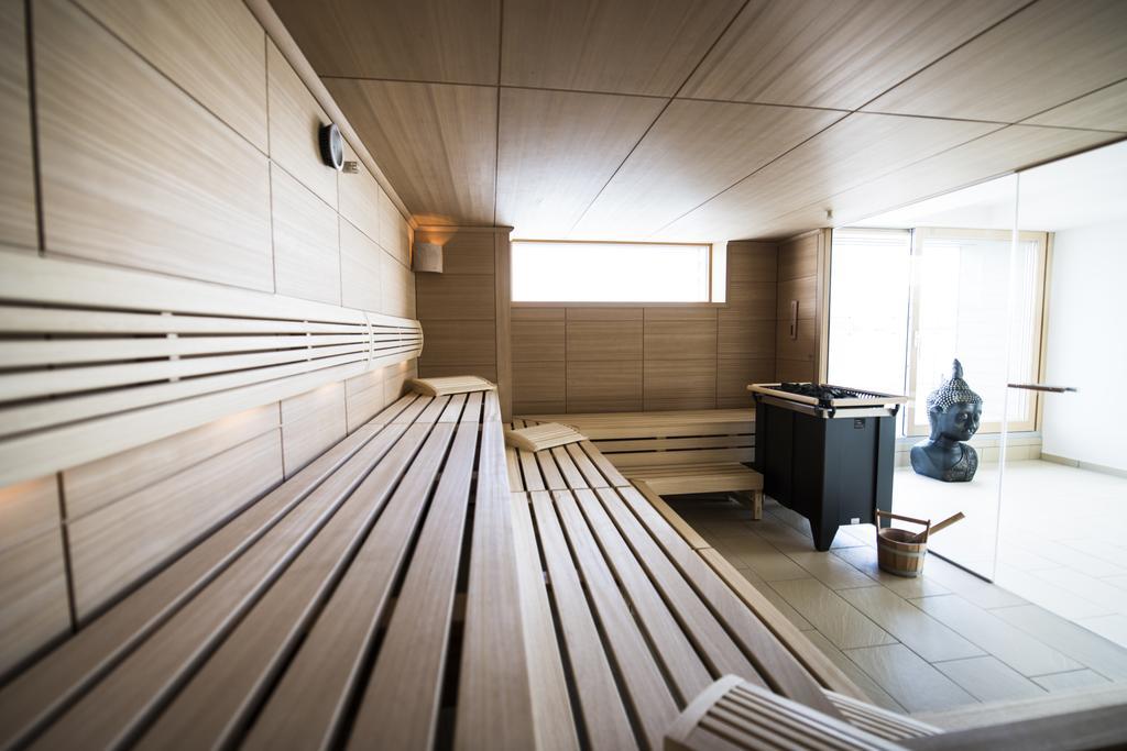 Hotel Hafen Buesum Bagian luar foto